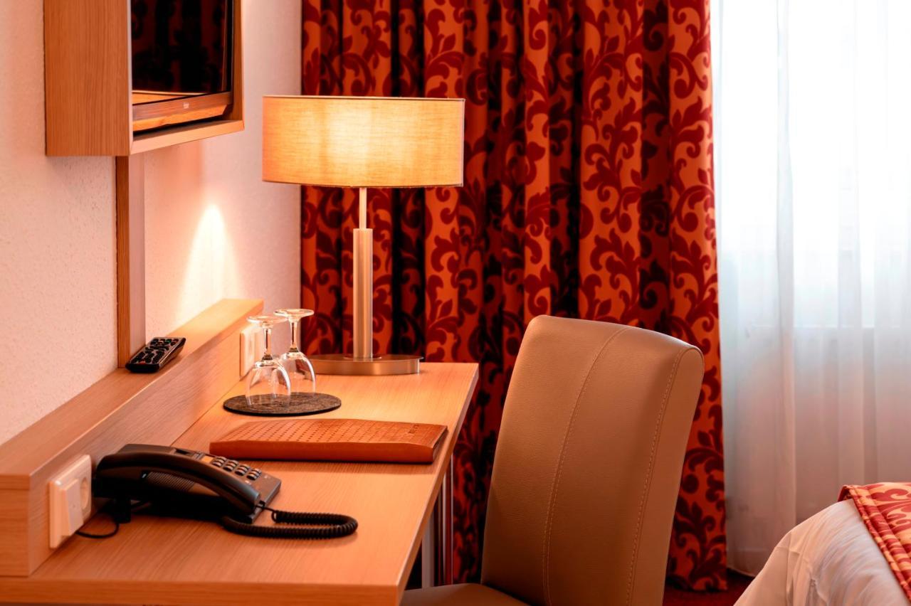 Hotel Astra Dusseldorf Bagian luar foto
