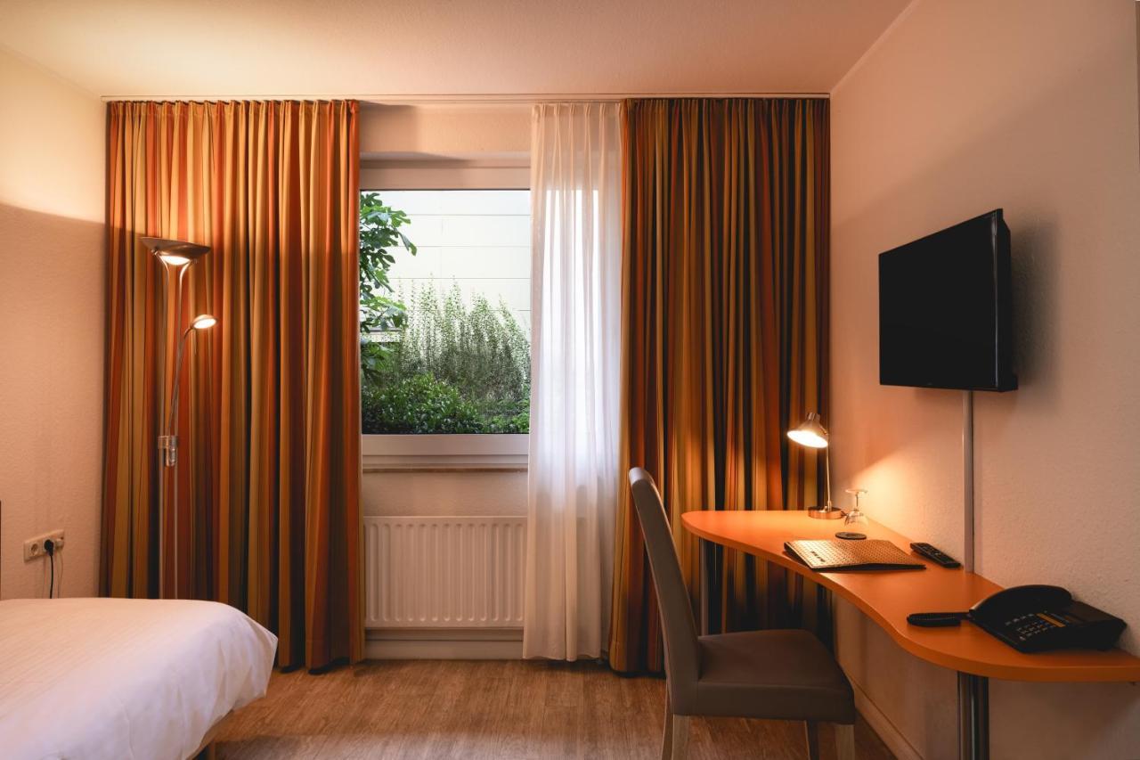Hotel Astra Dusseldorf Bagian luar foto