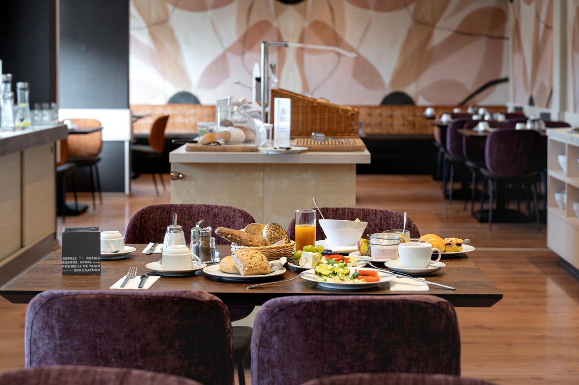 Hotel Astra Dusseldorf Bagian luar foto