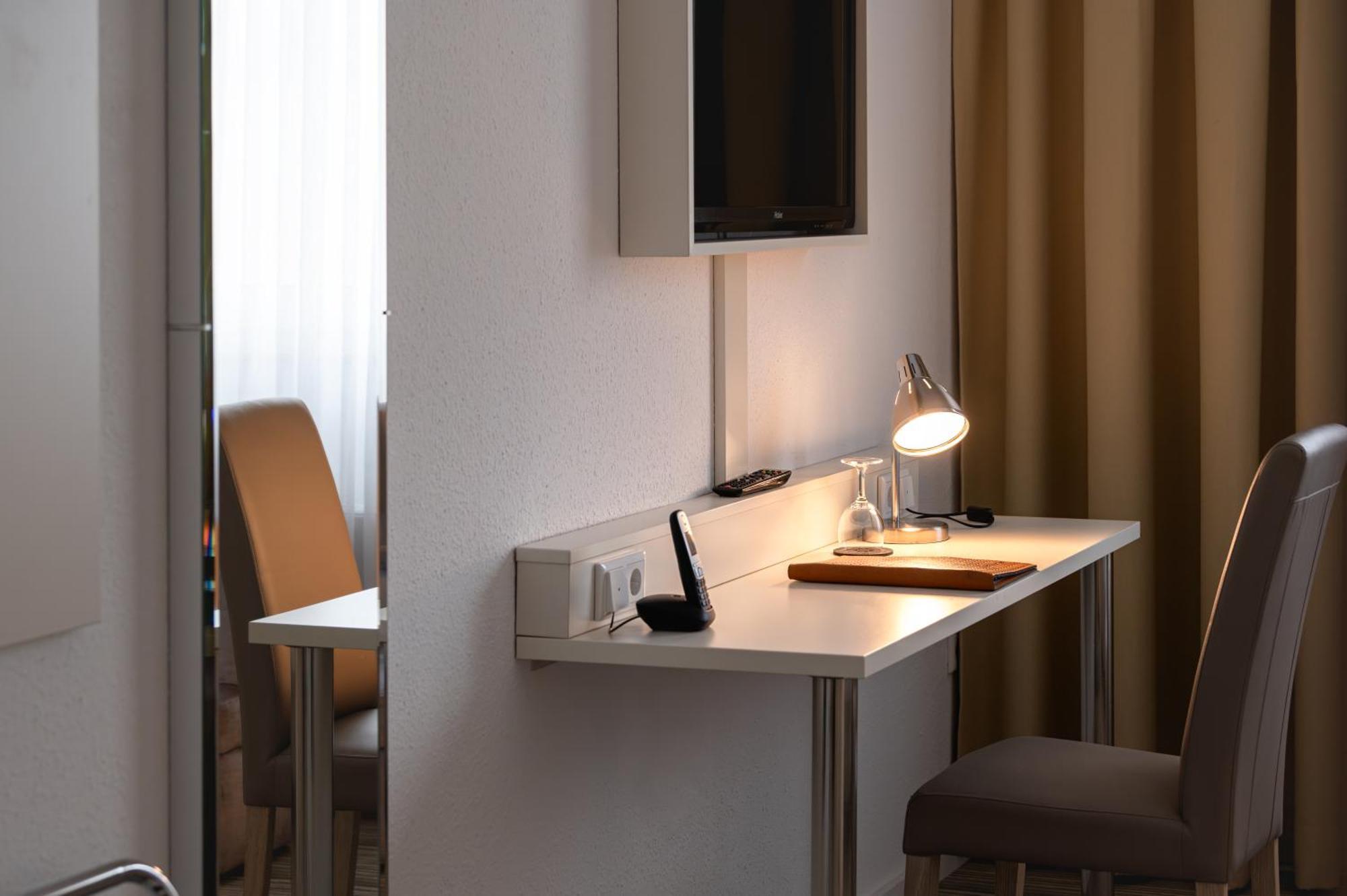 Hotel Astra Dusseldorf Bagian luar foto