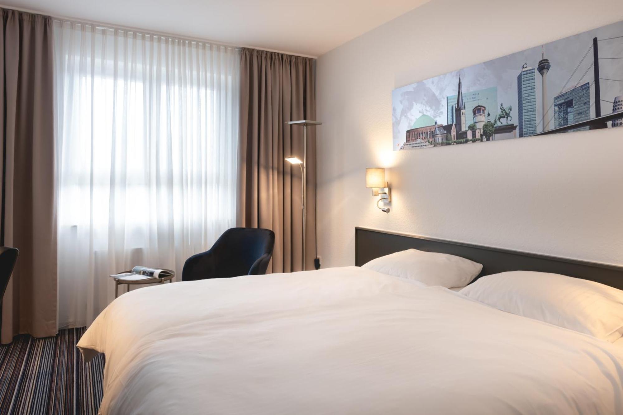 Hotel Astra Dusseldorf Bagian luar foto