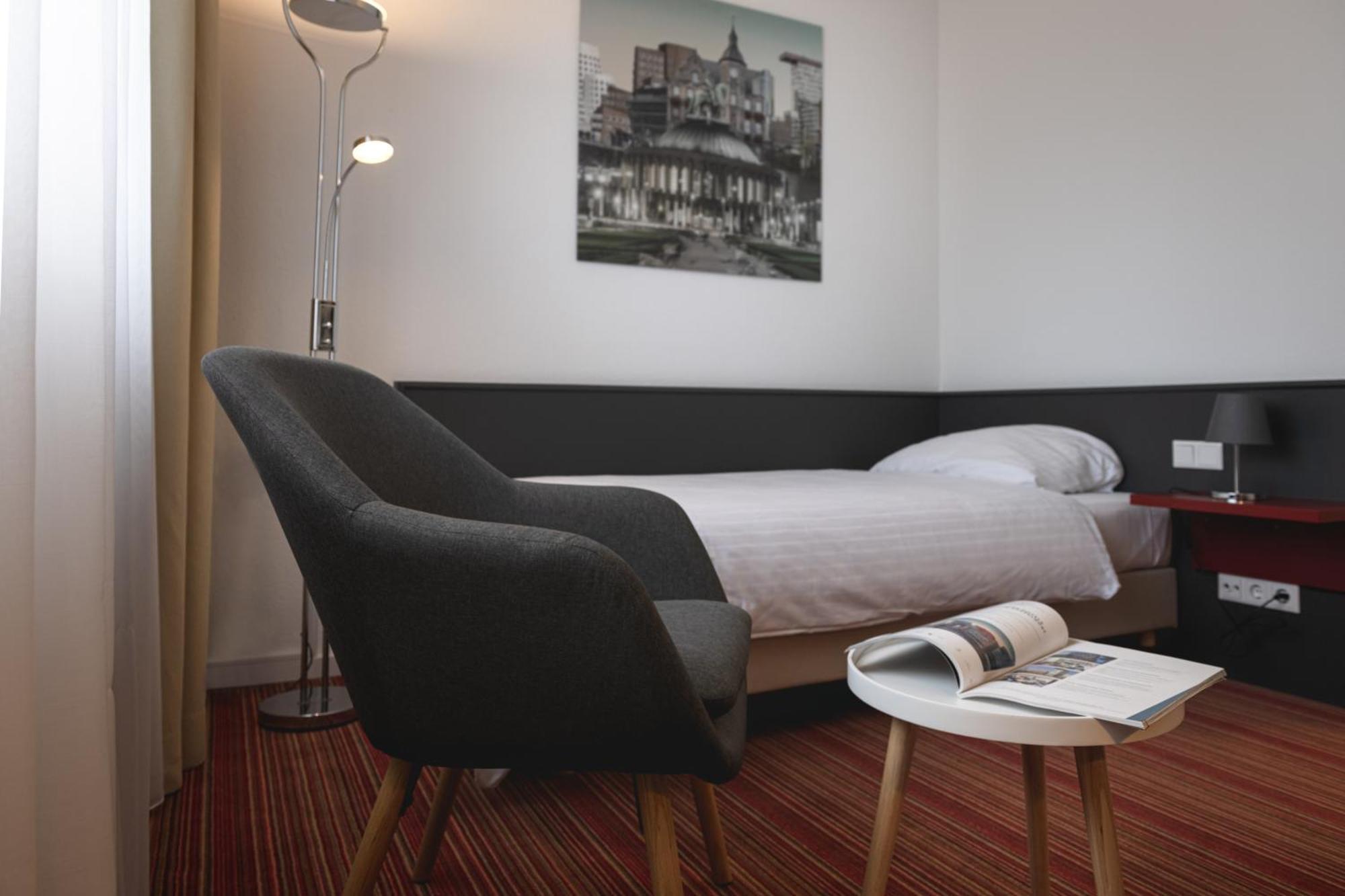 Hotel Astra Dusseldorf Bagian luar foto