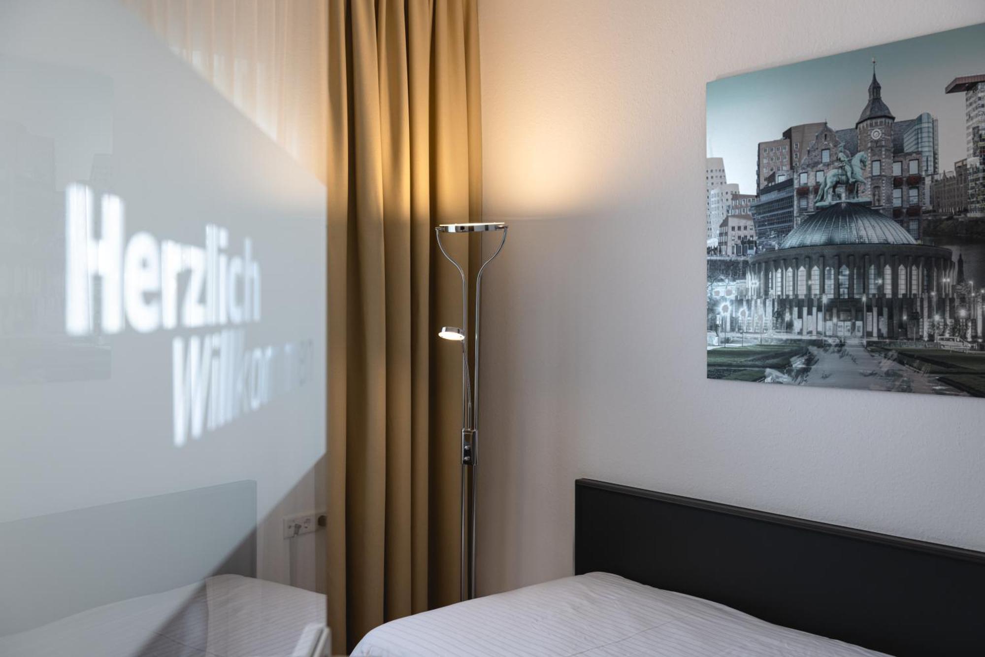 Hotel Astra Dusseldorf Bagian luar foto