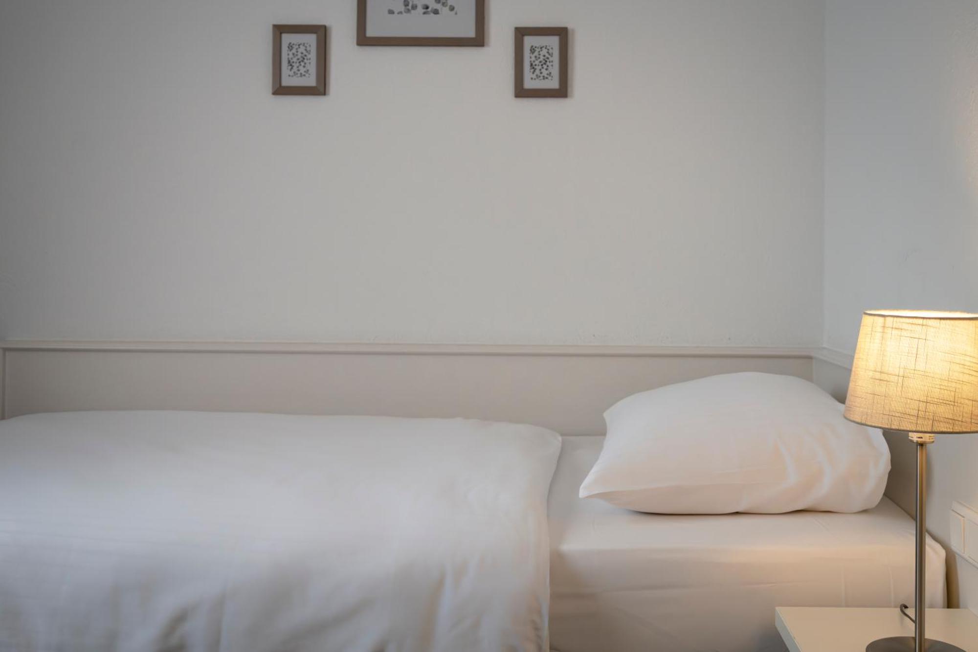 Hotel Astra Dusseldorf Bagian luar foto