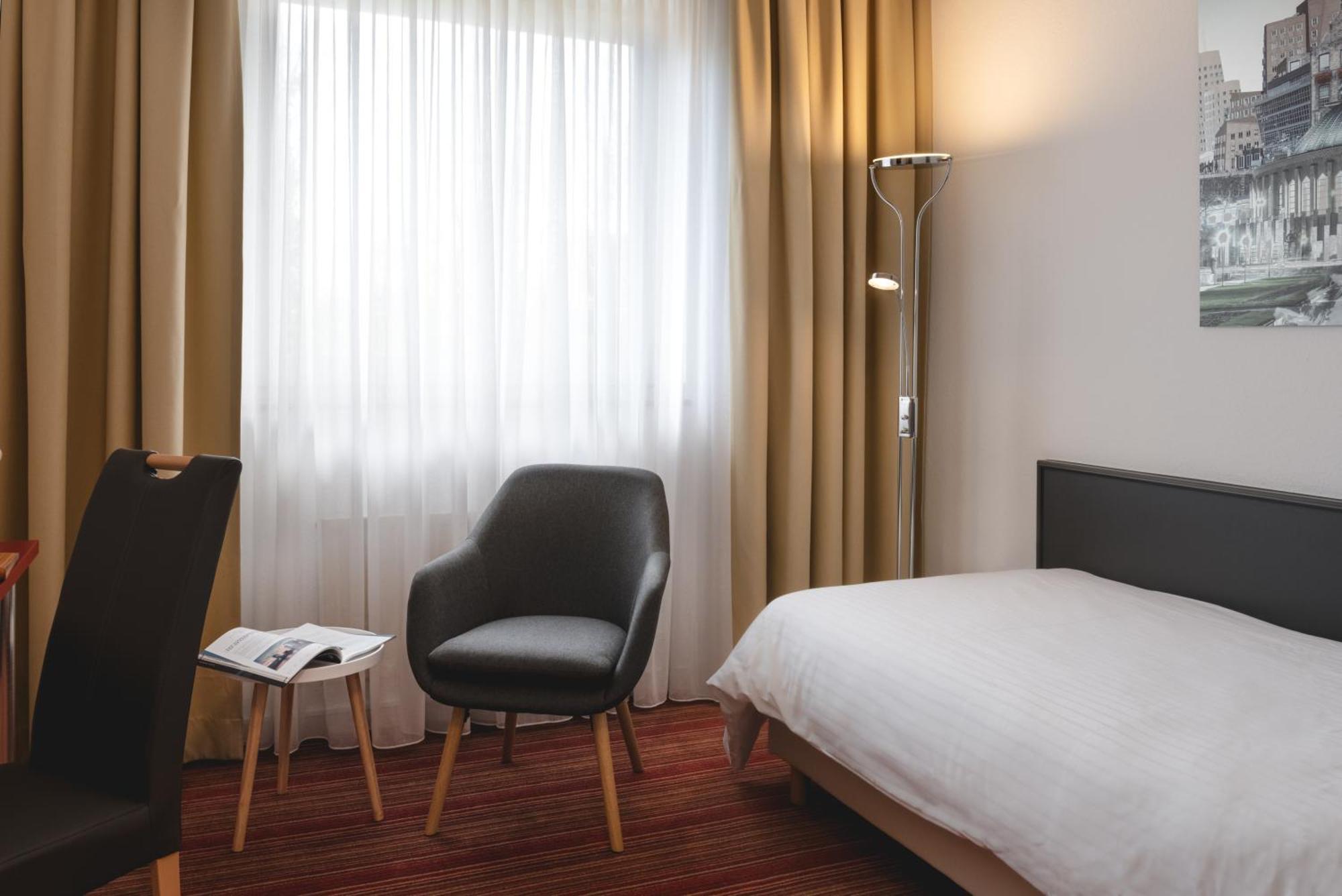 Hotel Astra Dusseldorf Bagian luar foto
