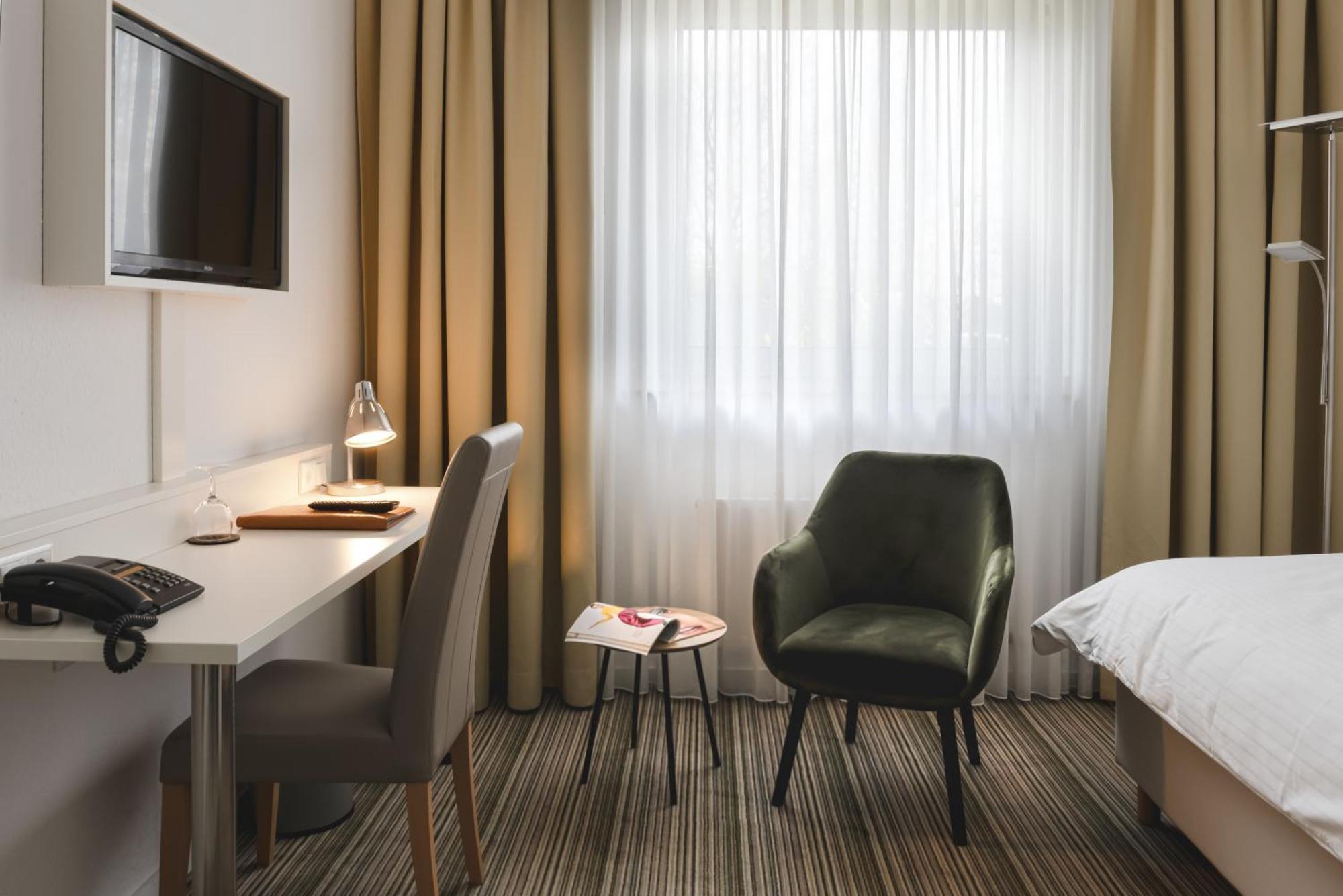 Hotel Astra Dusseldorf Bagian luar foto
