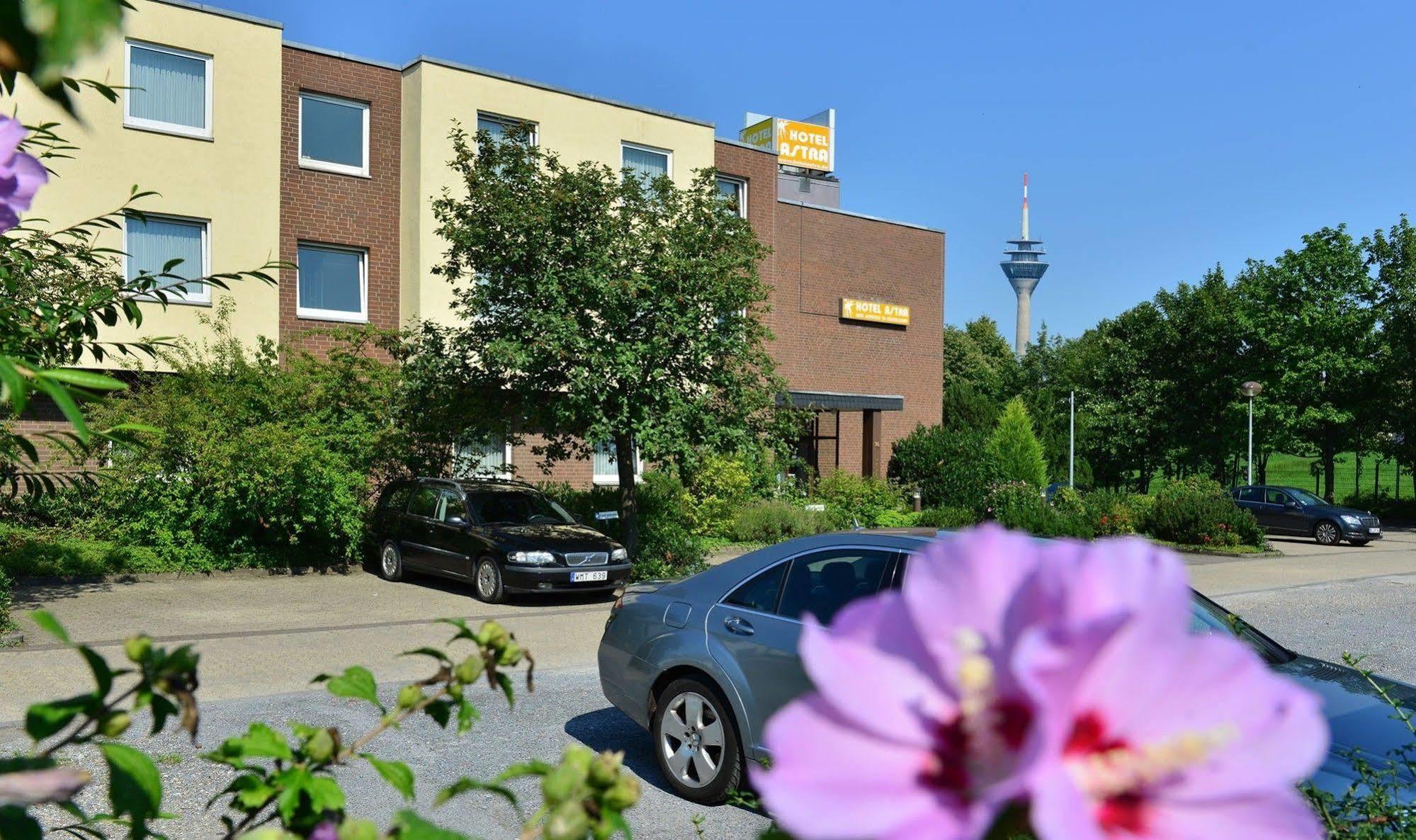 Hotel Astra Dusseldorf Bagian luar foto